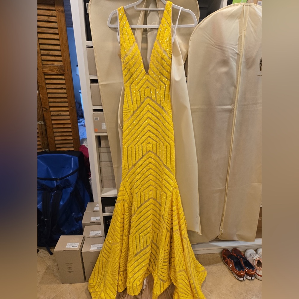 Elegant Yellow Evening Gown